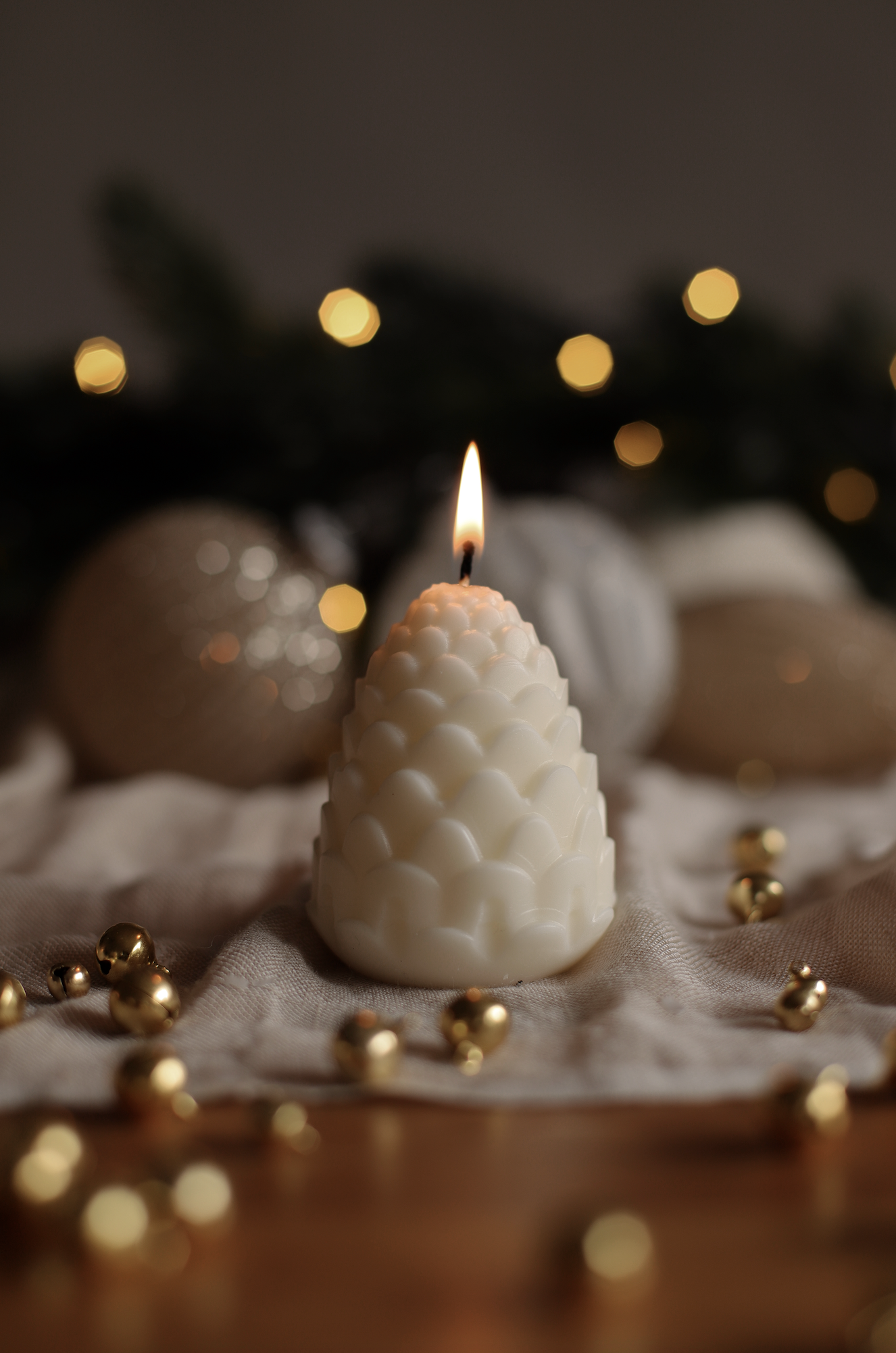Christmas Pine Cone Candle