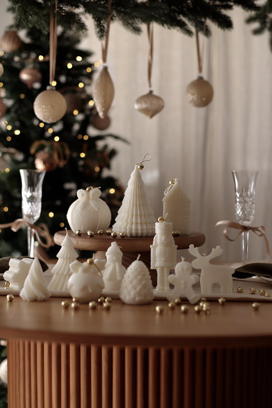 Christmas Pine Cone Candle