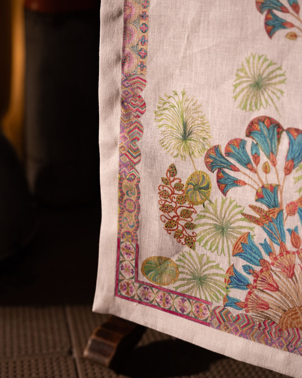 Papyro Linen Table Runner